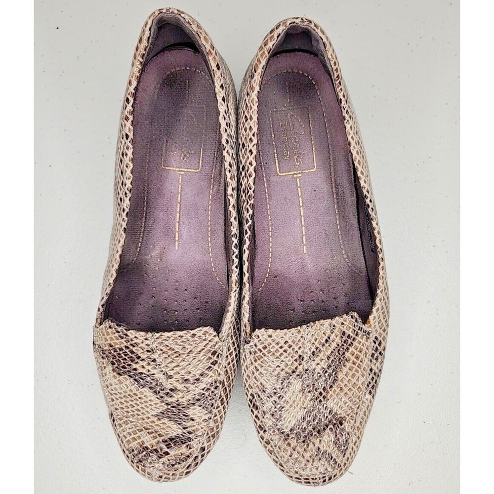 Clarks Artisan Brown Faux Snakeskin Leather Loafers Flats Slip Ons Size US 8 EUC